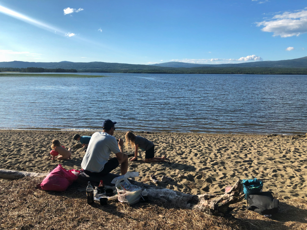 bada i ottsjön - ottsjö strandbad tälta med barn åre
